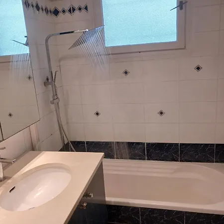 Paradis D'hotes Proche Paris - Aeroport Charles De Gaulle Airport - Parc Des Exposition Villepinte - Dysnayland Paris. Bed & Breakfast Tremblay-en-France